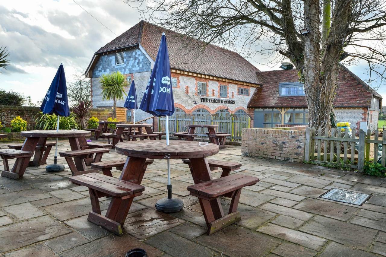 ホテル The Coach And Horses ワージング エクステリア 写真